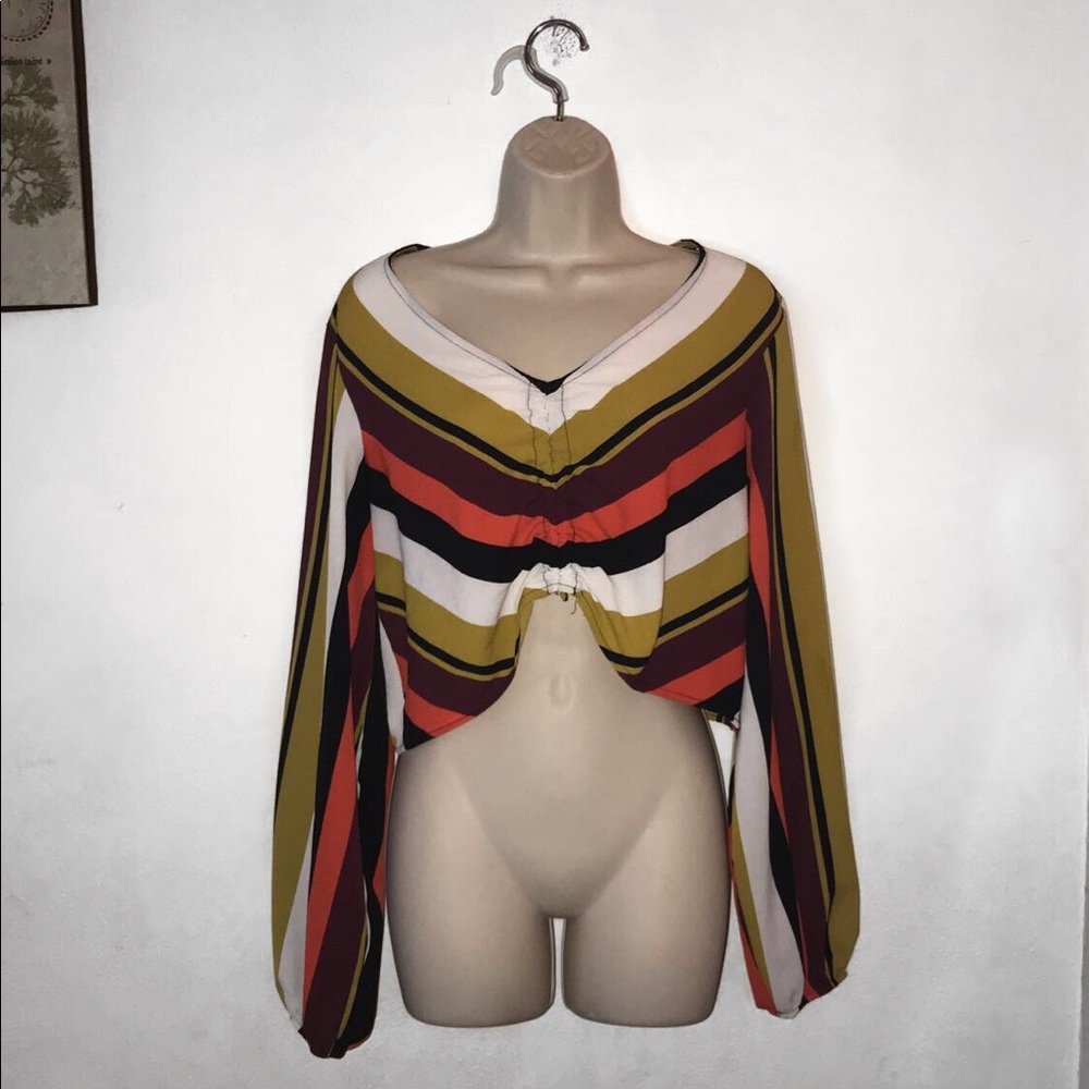 Long sleeve crop top.